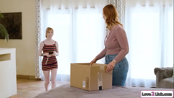 Stepmom n stepdaughter lick cunt to bond